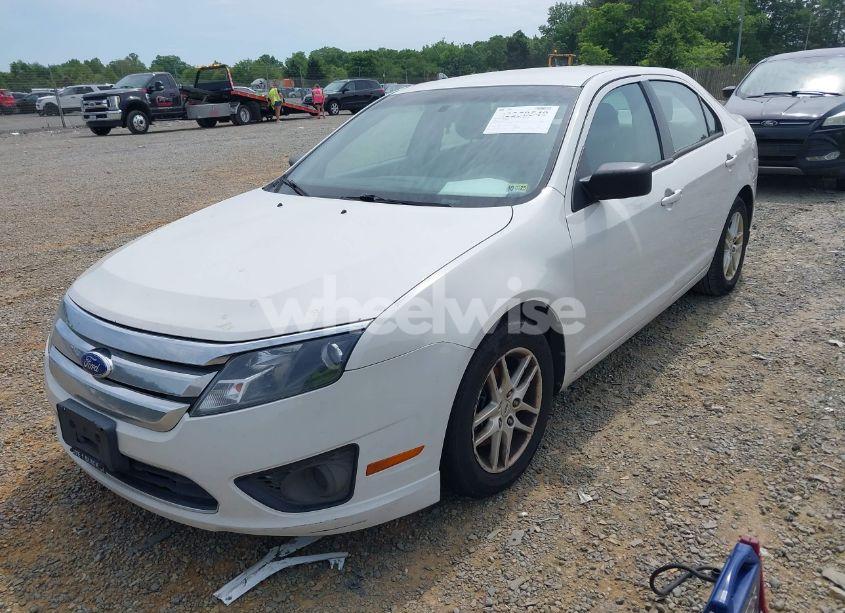 Photo 2 of 2011 Ford Fusion S (VIN 3FAHP0GA4BR268362)