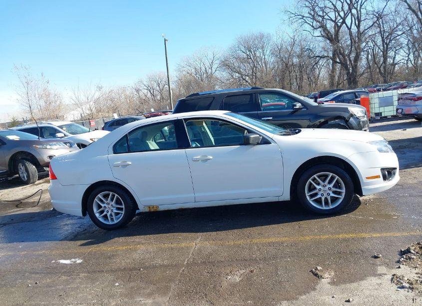 Photo 13 of 2011 Ford Fusion S (VIN 3FAHP0GA4BR279720)