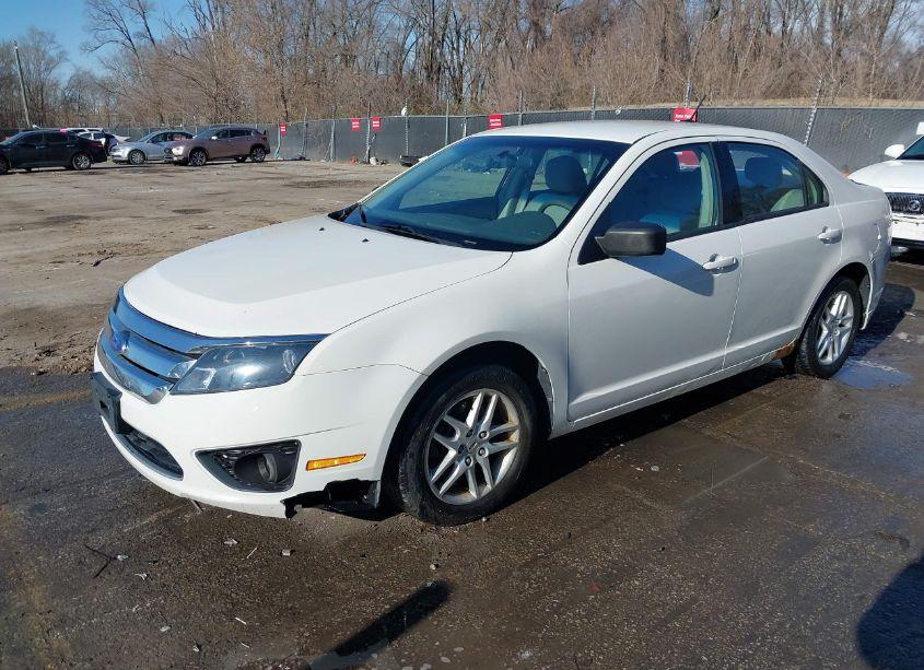 Photo 2 of 2011 Ford Fusion S (VIN 3FAHP0GA4BR279720)