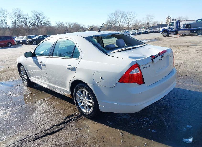 Photo 3 of 2011 Ford Fusion S (VIN 3FAHP0GA4BR279720)
