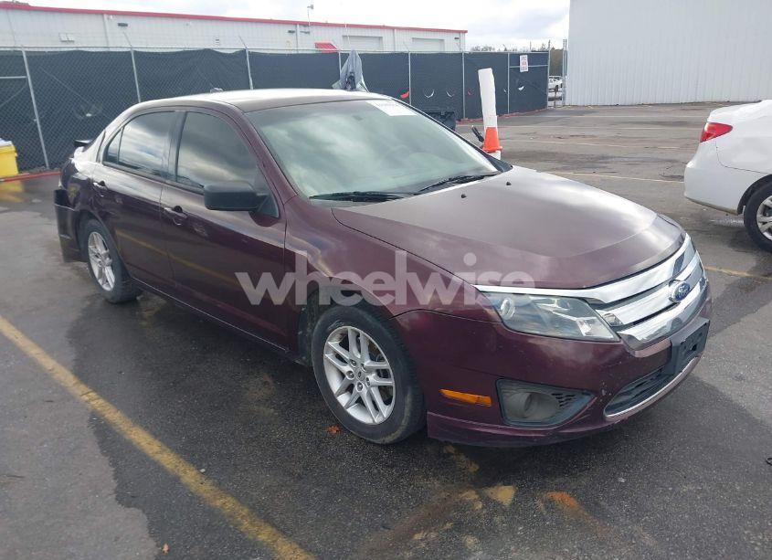 2011 Ford Fusion S (VIN 3FAHP0GA4BR321867) main photo
