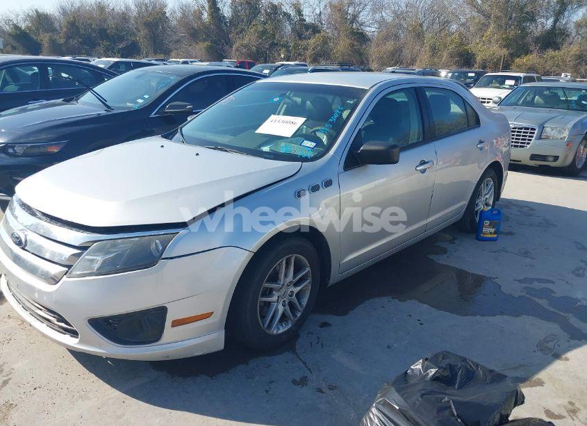 Photo 2 of 2012 Ford Fusion S (VIN 3FAHP0GA4CR137109)