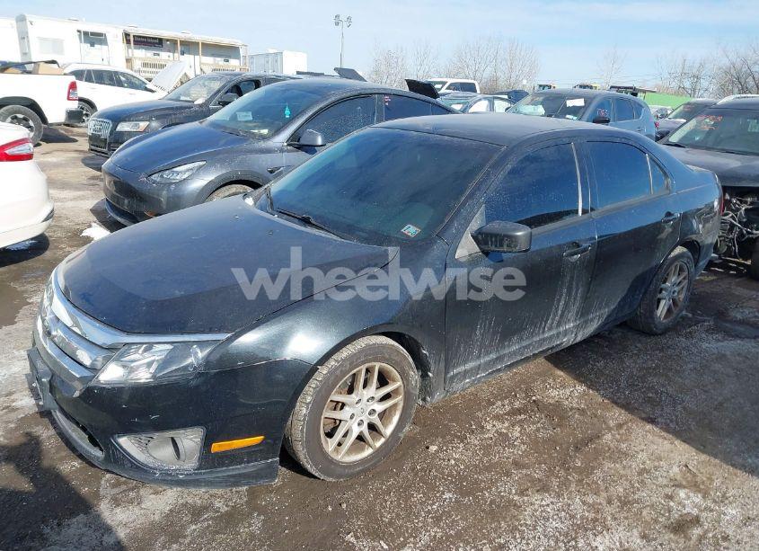 Photo 2 of 2012 Ford Fusion S (VIN 3FAHP0GA4CR419167)