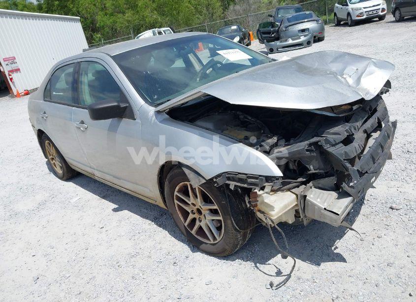 2012 Ford Fusion S (VIN 3FAHP0GA5CR127804) main photo