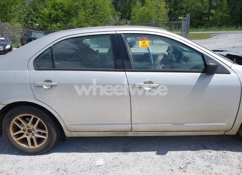 Photo 12 of 2012 Ford Fusion S (VIN 3FAHP0GA5CR127804)