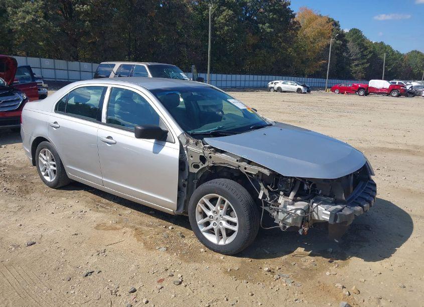 2012 Ford Fusion S (VIN 3FAHP0GA5CR128483) main photo