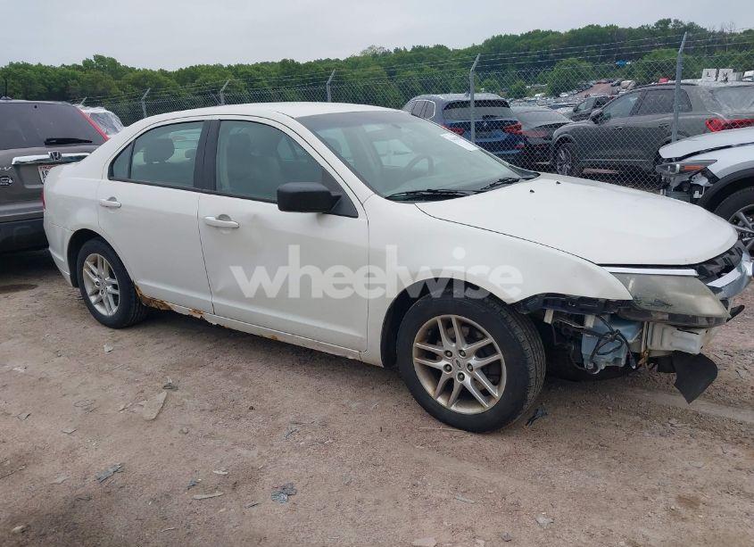 2012 Ford Fusion S (VIN 3FAHP0GA5CR184973) main photo