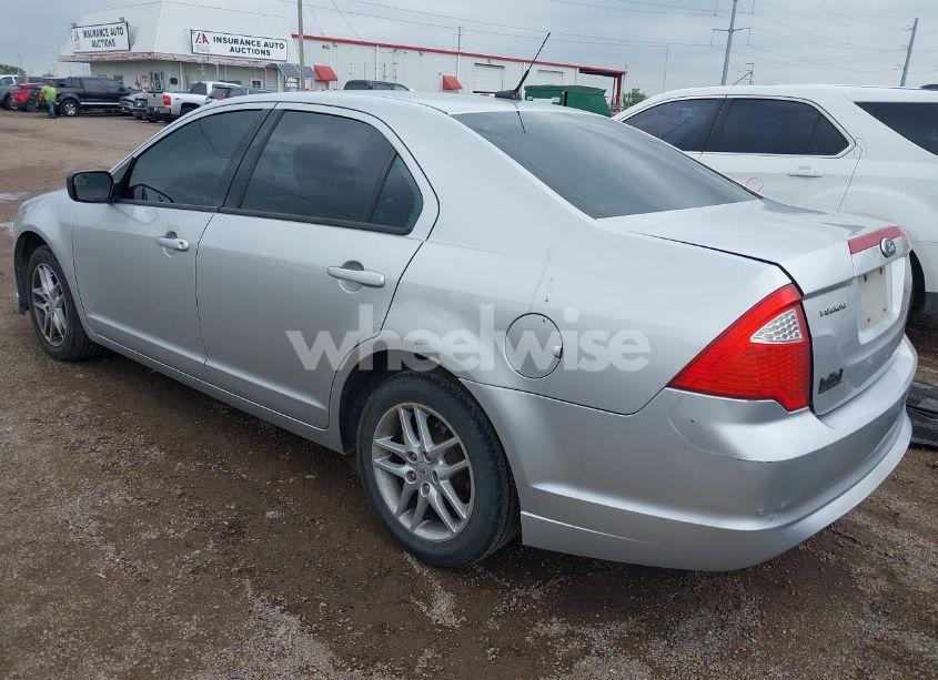 Photo 3 of 2012 Ford Fusion S (VIN 3FAHP0GA5CR364373)