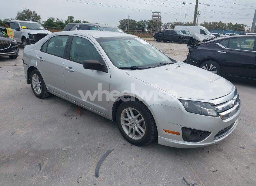 2012 Ford Fusion S (VIN 3FAHP0GA5CR449911) main photo
