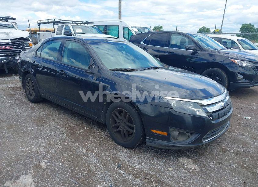 2010 Ford Fusion S (VIN 3FAHP0GA7AR197379) main photo