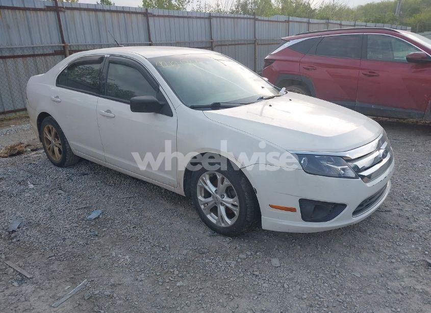 2011 Ford Fusion S (VIN 3FAHP0GA7BR317358) main photo