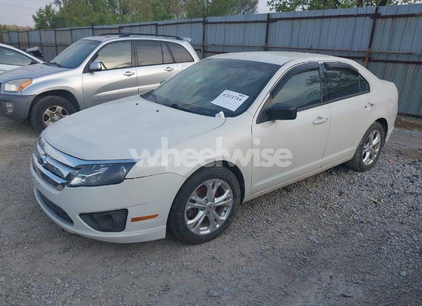 Photo 2 of 2011 Ford Fusion S (VIN 3FAHP0GA7BR317358)