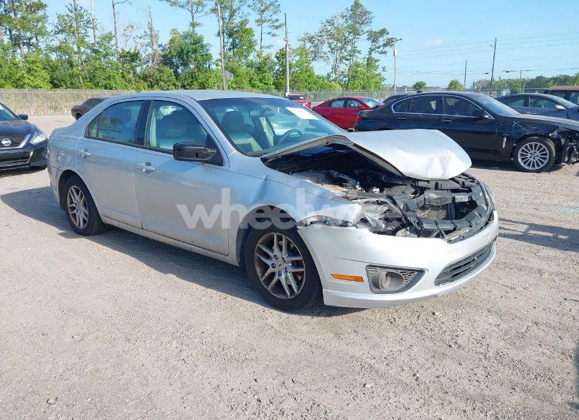 2012 Ford Fusion S (VIN 3FAHP0GA7CR103388) main photo