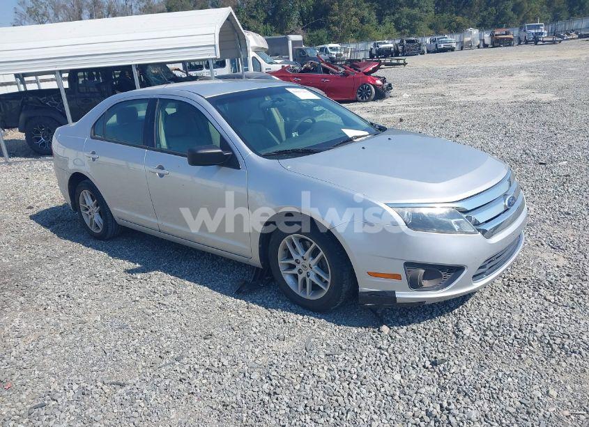 2012 Ford Fusion S (VIN 3FAHP0GA7CR272357) main photo
