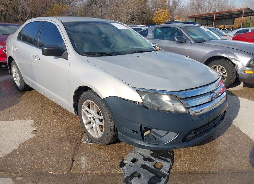 2010 Ford Fusion S (VIN 3FAHP0GA8AR208342) main photo