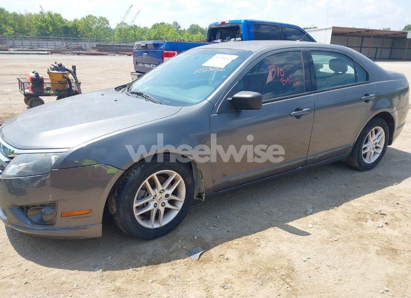 Photo 2 of 2011 Ford Fusion S (VIN 3FAHP0GA8BR239706)