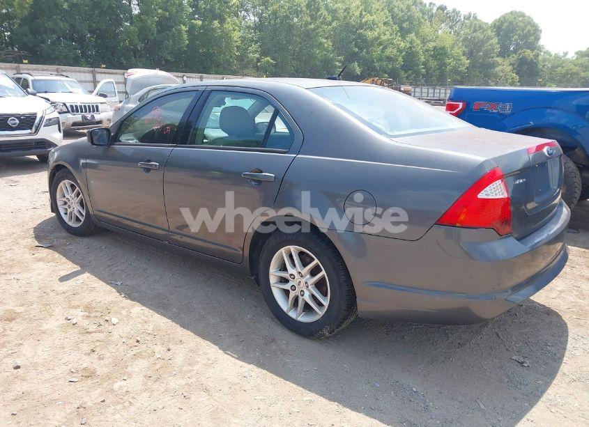 Photo 3 of 2011 Ford Fusion S (VIN 3FAHP0GA8BR239706)