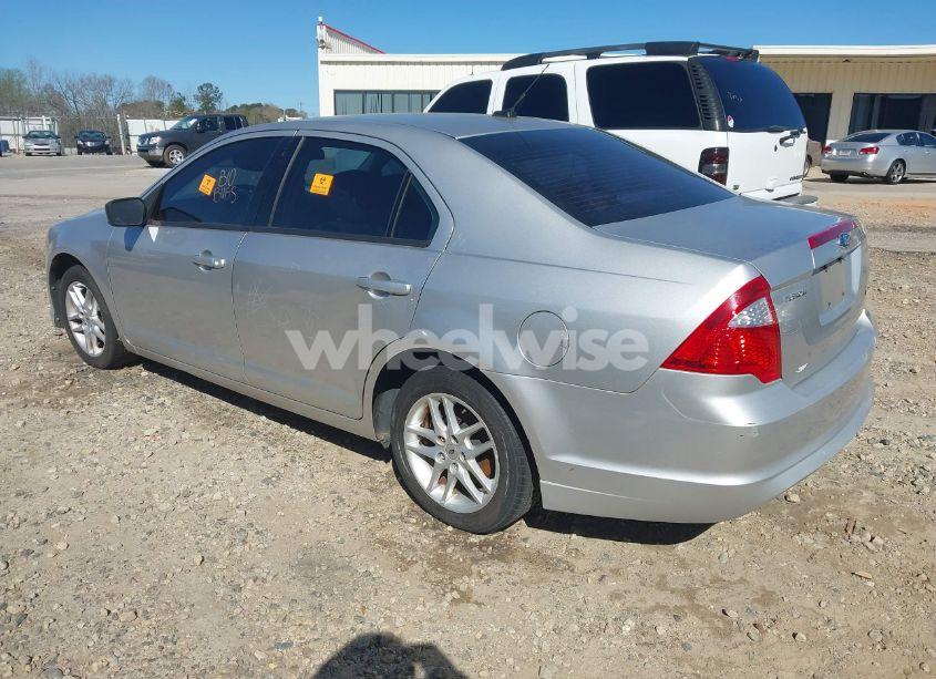 Photo 3 of 2011 Ford Fusion S (VIN 3FAHP0GA8BR337599)