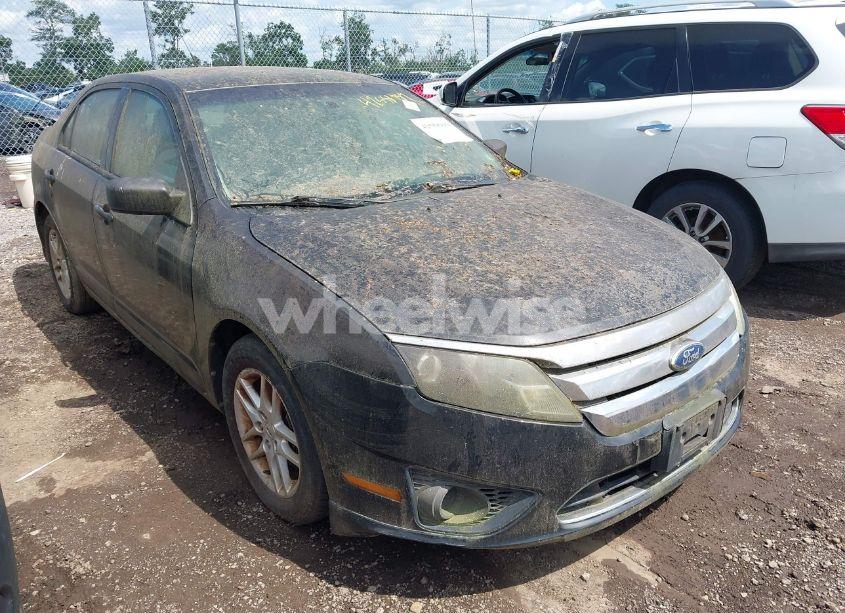 2012 Ford Fusion S (VIN 3FAHP0GA8CR136206) main photo
