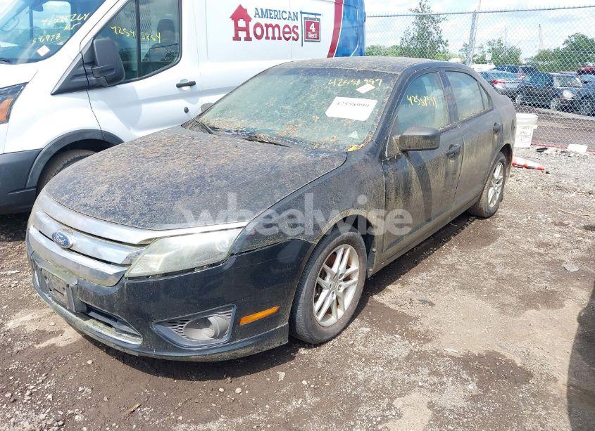 Photo 2 of 2012 Ford Fusion S (VIN 3FAHP0GA8CR136206)