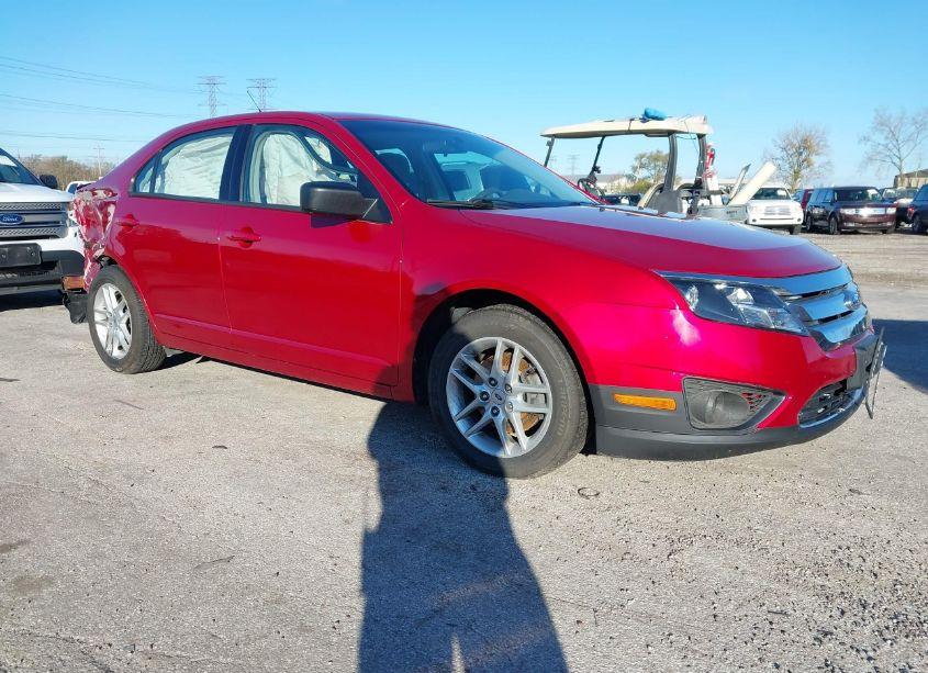 2012 Ford Fusion S (VIN 3FAHP0GA8CR244146) main photo