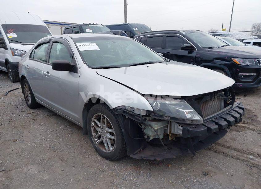 2012 Ford Fusion S (VIN 3FAHP0GA8CR263098) main photo