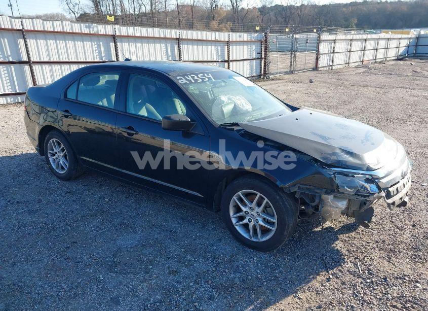 2012 Ford Fusion S (VIN 3FAHP0GA8CR269452) main photo