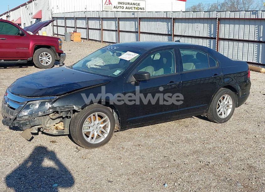 Photo 2 of 2012 Ford Fusion S (VIN 3FAHP0GA8CR269452)