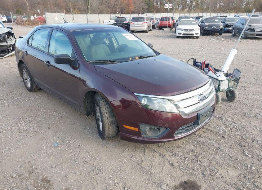 2012 Ford Fusion S (VIN 3FAHP0GA8CR360592) main photo