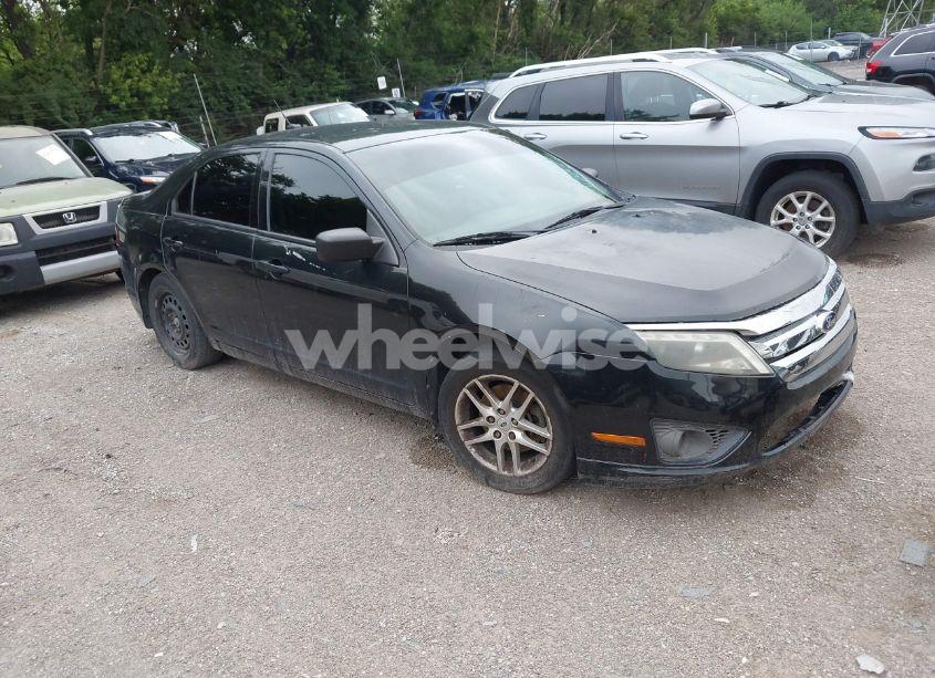 2012 Ford Fusion S (VIN 3FAHP0GA8CR360897) main photo