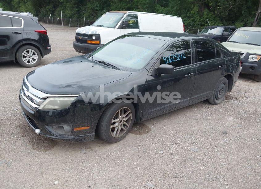 Photo 2 of 2012 Ford Fusion S (VIN 3FAHP0GA8CR360897)