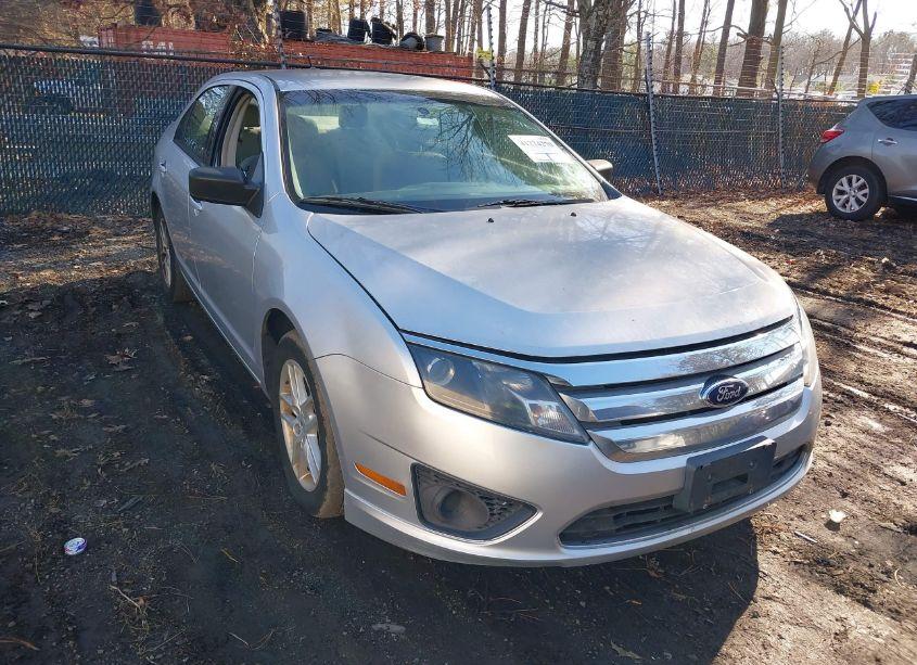 2012 Ford Fusion S (VIN 3FAHP0GA8CR419205) main photo