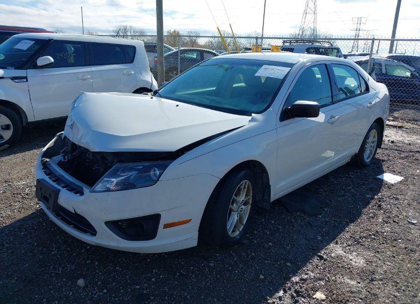 Photo 2 of 2010 Ford Fusion S (VIN 3FAHP0GA9AR176128)
