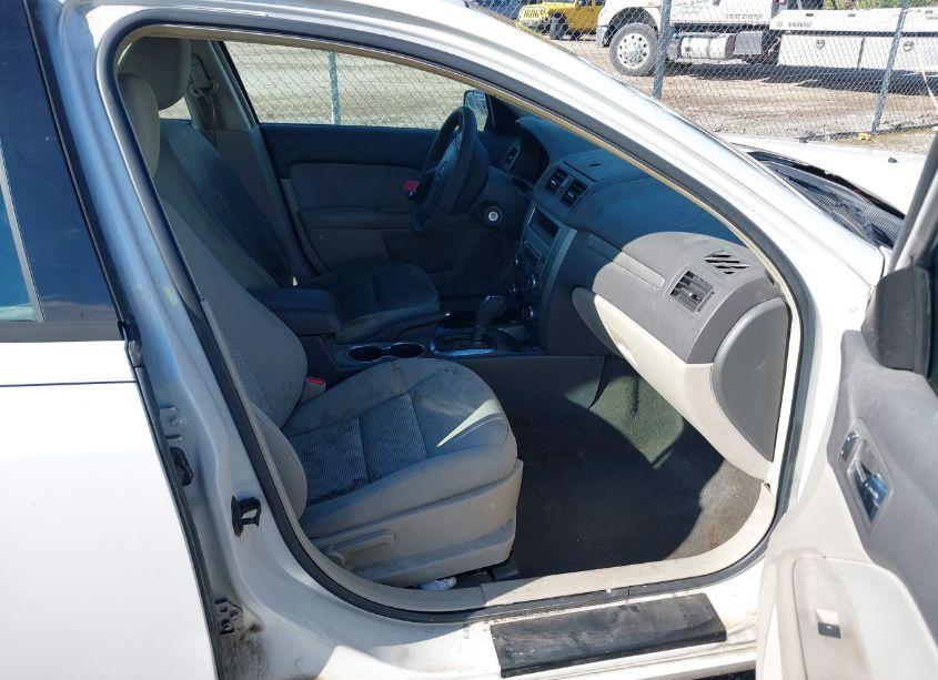 Photo 5 of 2010 Ford Fusion S (VIN 3FAHP0GA9AR176128)