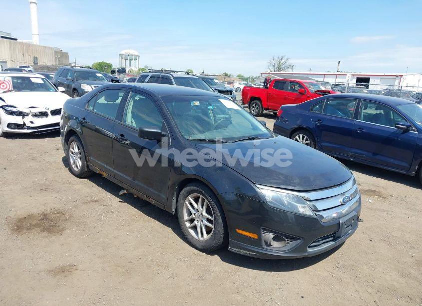 2012 Ford Fusion S (VIN 3FAHP0GA9CR253003) main photo