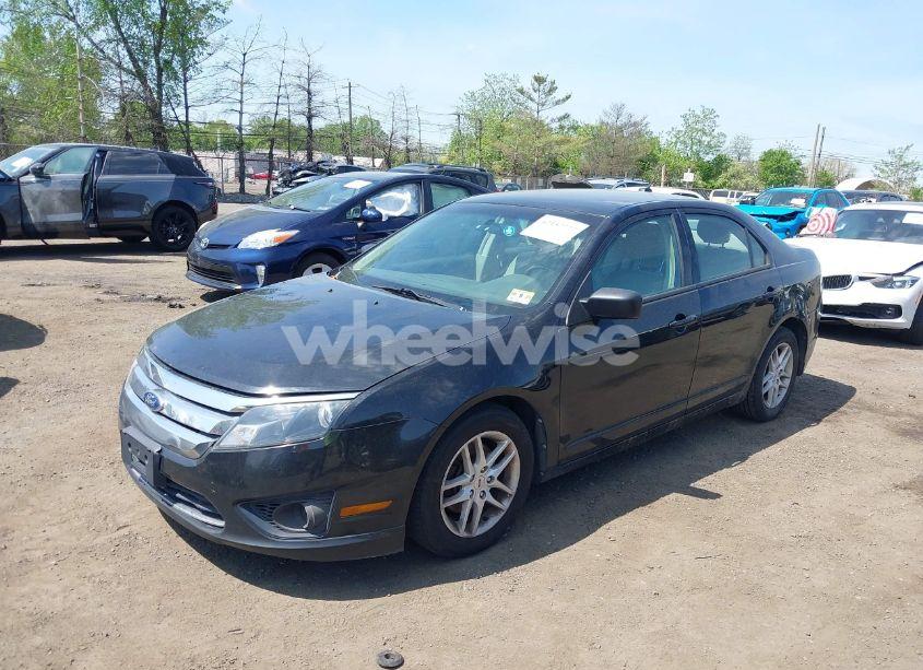 Photo 2 of 2012 Ford Fusion S (VIN 3FAHP0GA9CR253003)