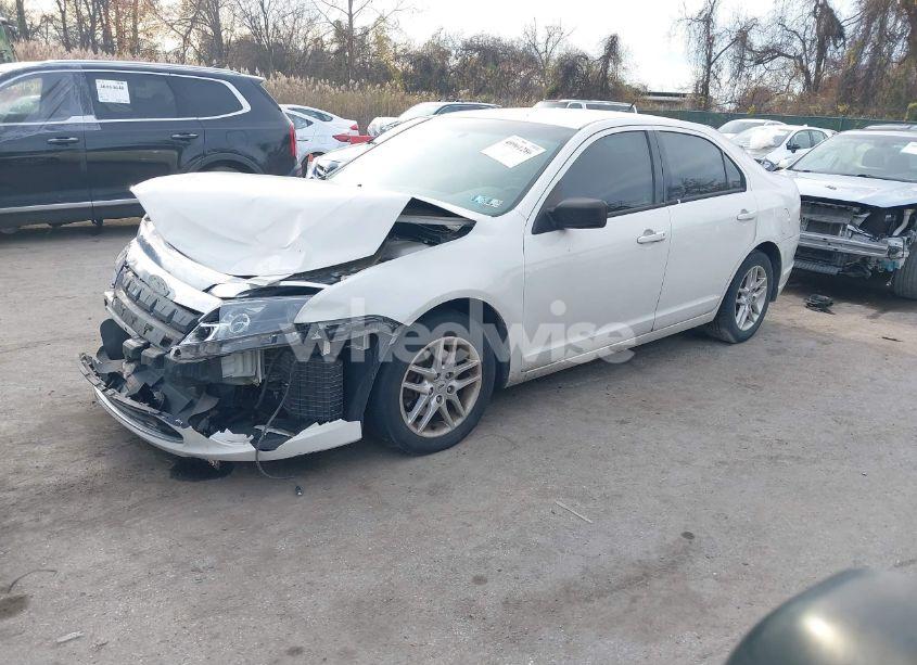 Photo 2 of 2012 Ford Fusion S (VIN 3FAHP0GA9CR404552)