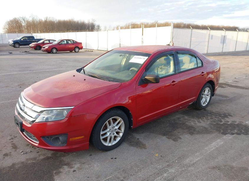 Photo 2 of 2010 Ford Fusion S (VIN 3FAHP0GAXAR199546)