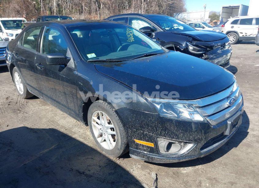 2010 Ford Fusion S (VIN 3FAHP0GAXAR386415) main photo