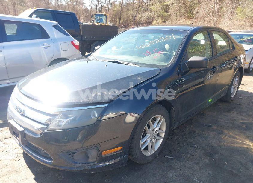 Photo 2 of 2010 Ford Fusion S (VIN 3FAHP0GAXAR386415)