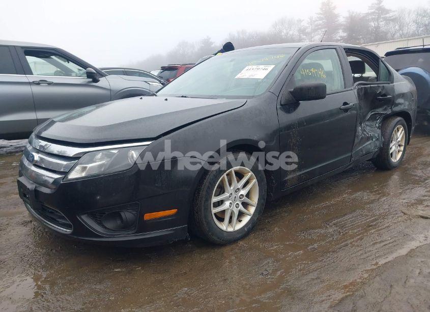 Photo 2 of 2011 Ford Fusion S (VIN 3FAHP0GAXBR143611)