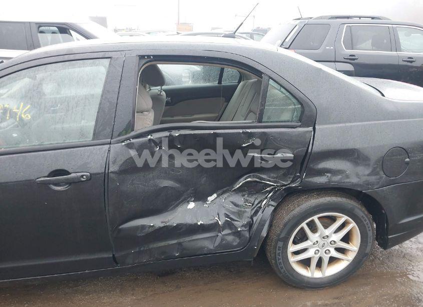 Photo 6 of 2011 Ford Fusion S (VIN 3FAHP0GAXBR143611)