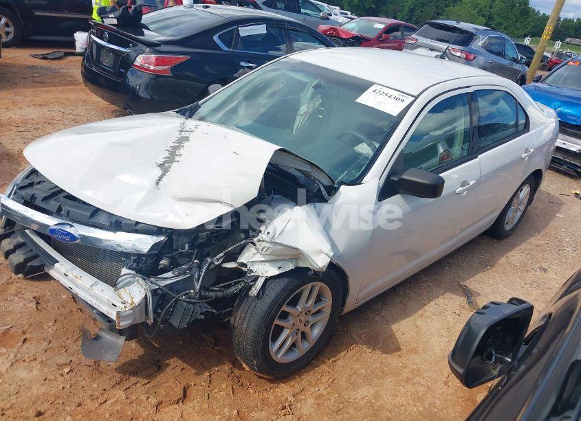 Photo 2 of 2011 Ford Fusion S (VIN 3FAHP0GAXBR268804)