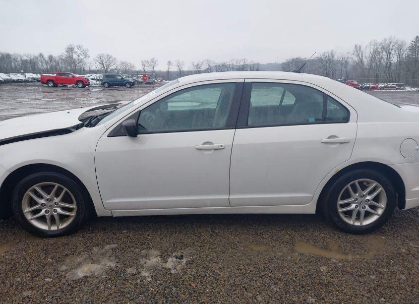 Photo 15 of 2012 Ford Fusion S (VIN 3FAHP0GAXCR120637)