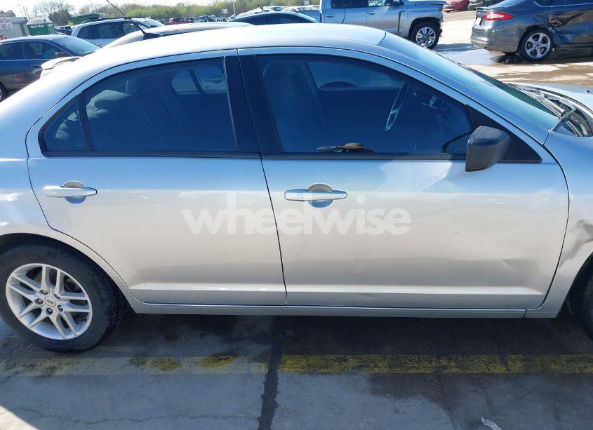 Photo 13 of 2012 Ford Fusion S (VIN 3FAHP0GAXCR124512)