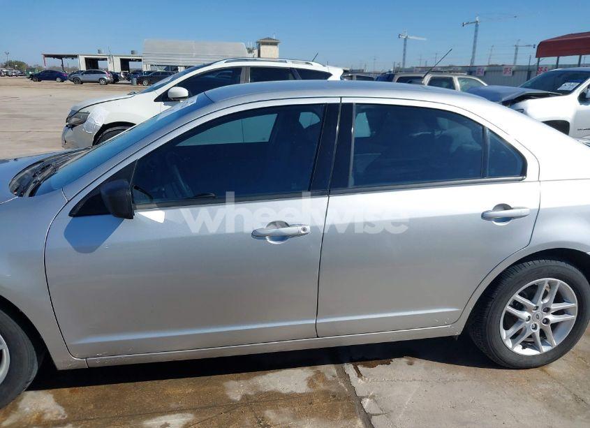 Photo 14 of 2012 Ford Fusion S (VIN 3FAHP0GAXCR124512)