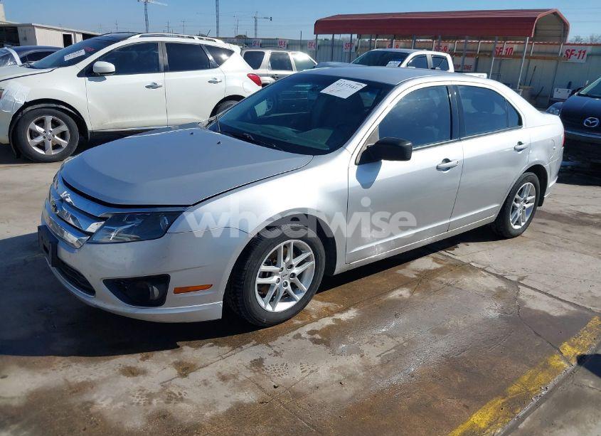 Photo 2 of 2012 Ford Fusion S (VIN 3FAHP0GAXCR124512)