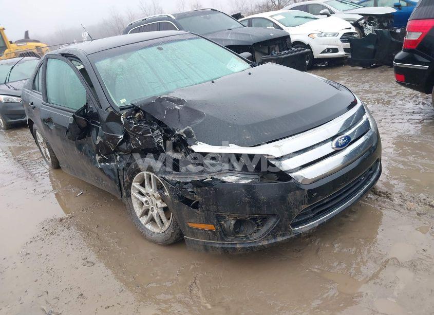 2012 Ford Fusion S (VIN 3FAHP0GAXCR204764) main photo
