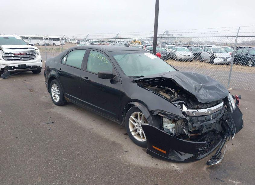 2012 Ford Fusion S (VIN 3FAHP0GAXCR259196) main photo