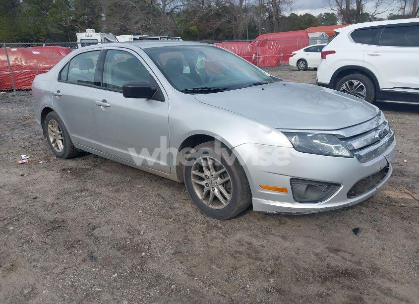 2012 Ford Fusion S (VIN 3FAHP0GAXCR336939) main photo